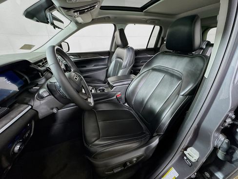 Used 2023 Jeep Grand Cherokee 30th Anniversary image 14