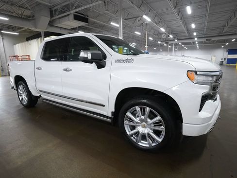 Used 2022 Chevrolet Silverado 1500 High Country w/ High Country Premium Package AWD/4WD image 36