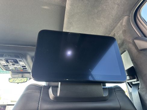 Used 2025 Cadillac Escalade Sport Platinum w/ LPO, ONYX Package image 29