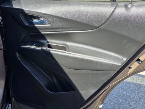 Used 2019 Chevrolet Equinox LT w/ Driver Convenience Package FWD image 30