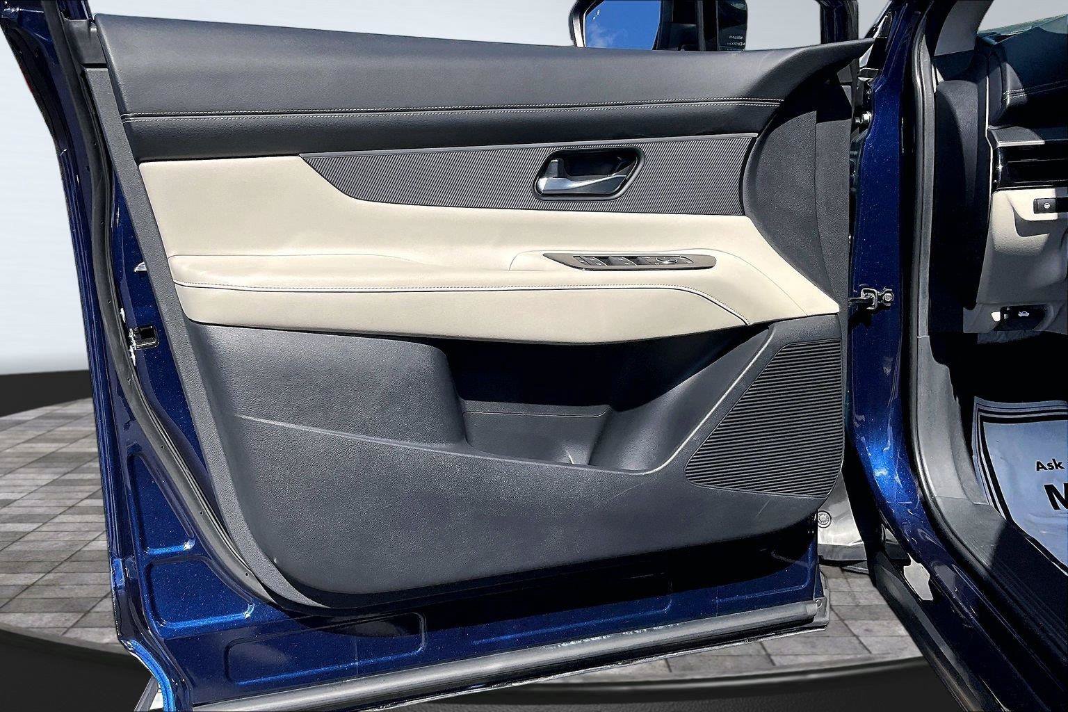Certified 2025 Nissan Murano SV FWD image 23