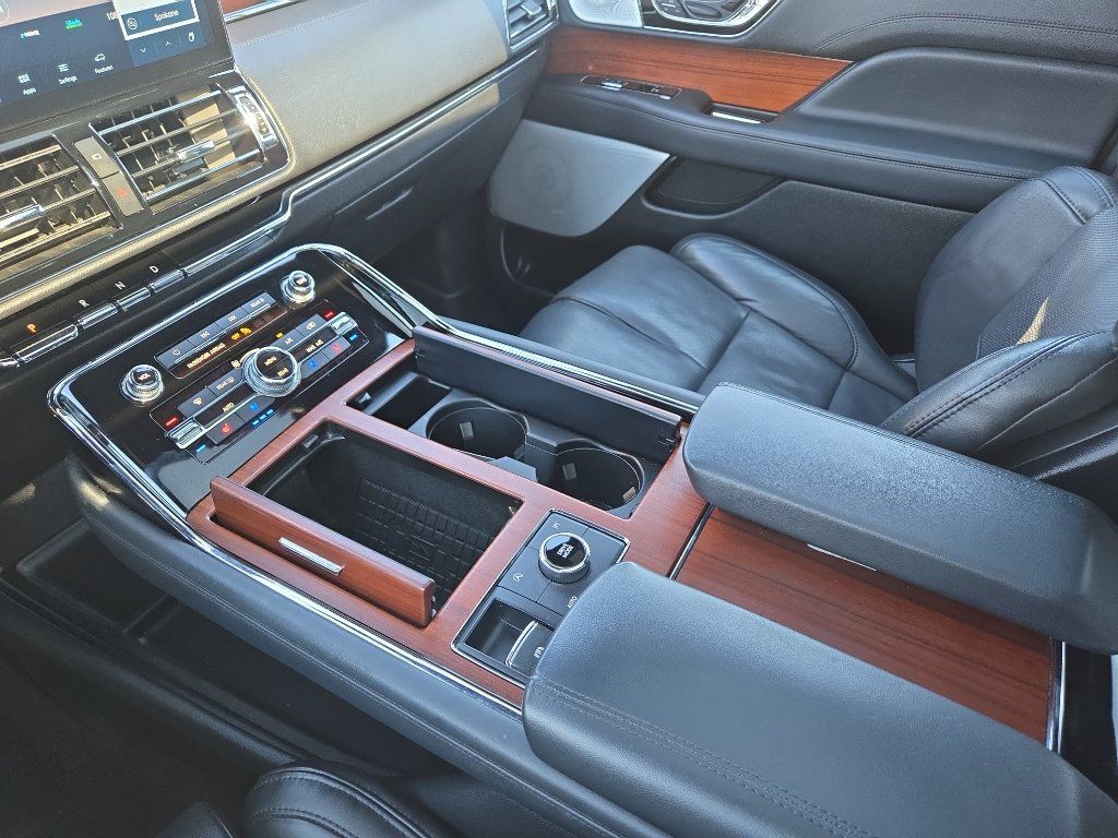 Used 2022 Lincoln Navigator Reserve AWD/4WD image 23