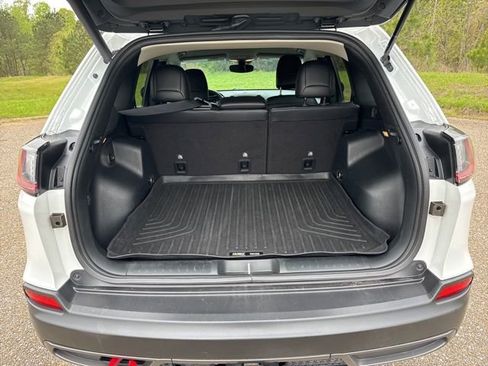 Used 2022 Jeep Cherokee Trailhawk w/ Premium Leather Package image 10