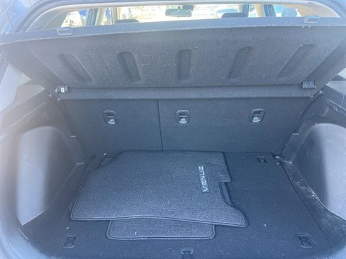 Used 2021 Hyundai Venue SEL image 9