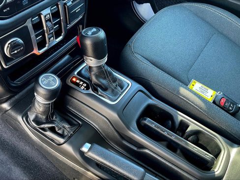 Used 2024 Jeep Wrangler Unlimited Sahara image 17