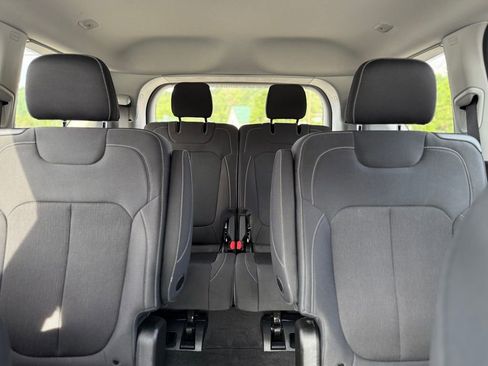 Used 2023 Jeep Grand Cherokee L Laredo image 23