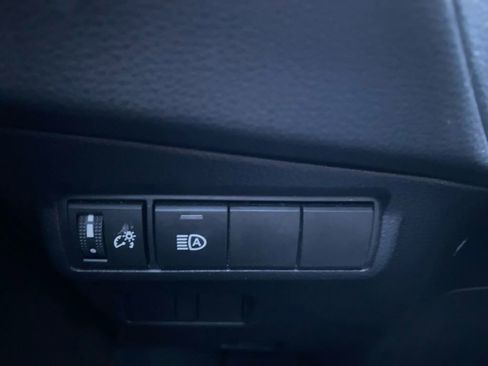 Used 2024 Toyota Corolla Cross XLE image 29