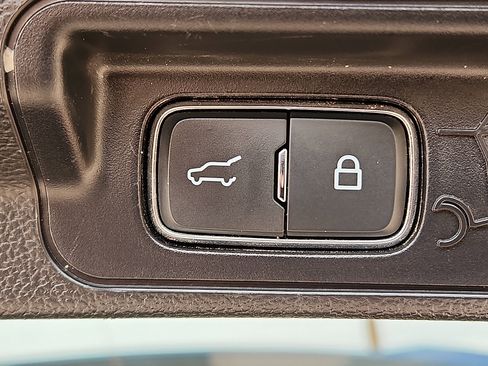Used 2023 Ford Explorer XLT w/ Equipment Group 202A RWD image 9