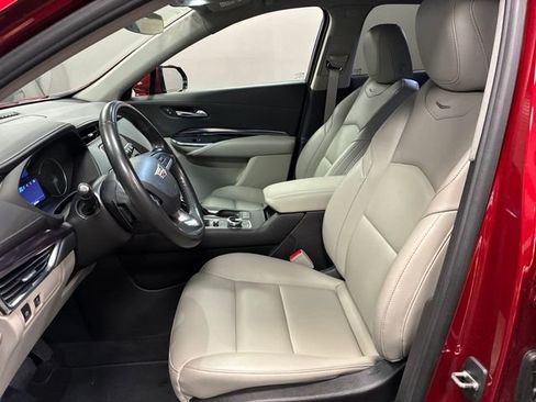 Certified 2023 Cadillac XT4 Luxury FWD image 9