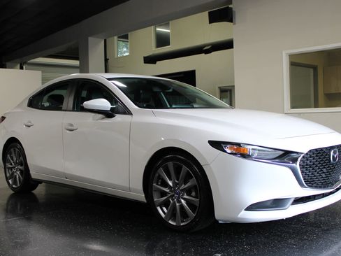Used 2021 MAZDA MAZDA3 s FWD image 1
