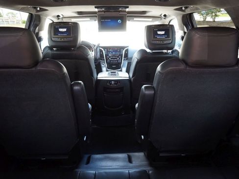 Used 2019 Cadillac Escalade Platinum image 27