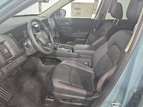 New 2026 Nissan Pathfinder Platinum AWD/4WD image 9
