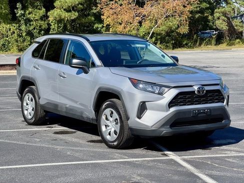 Used 2021 Toyota RAV4 LE image 11