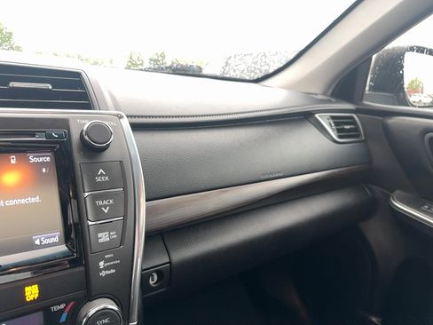 Used 2016 Toyota Camry XLE w/ Moonroof Package FWD image 20
