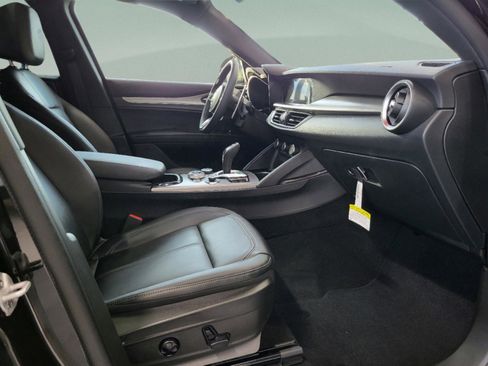 New 2025 Alfa Romeo Stelvio Sprint image 19