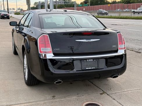 Used 2014 Chrysler 300 AWD w/ Driver Convenience Group image 9