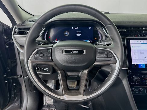 Used 2023 Jeep Grand Cherokee L Limited image 13