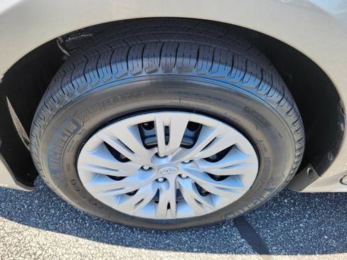 Used 2013 Toyota Camry LE FWD image 28