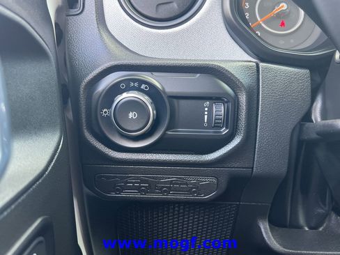 Used 2025 Jeep Wrangler Sport AWD/4WD image 15