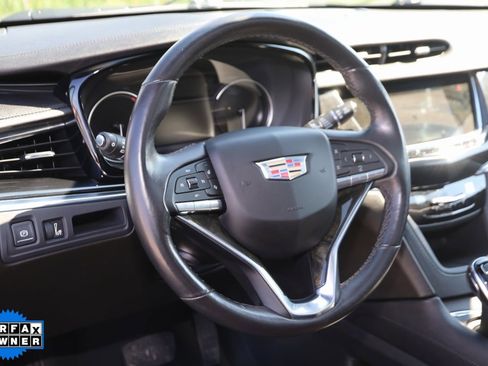 Used 2023 Cadillac XT6 Premium Luxury image 6