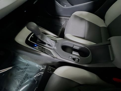 Used 2025 Toyota Corolla LE FWD image 24