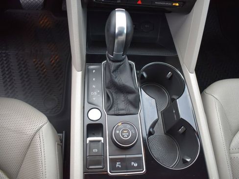 Used 2019 Volkswagen Atlas SEL Premium image 24