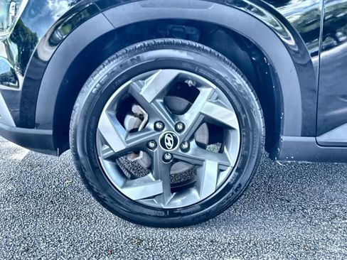 Used 2024 Hyundai Venue SEL FWD image 11