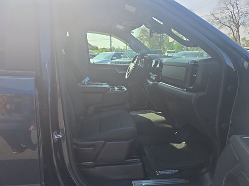 Used 2022 Chevrolet Silverado 1500 LT w/ Protection Package AWD/4WD image 11