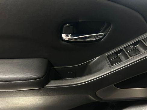 Used 2022 Nissan Frontier SV image 13