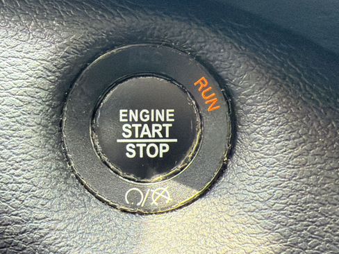 Used 2020 Jeep Cherokee Latitude Plus FWD image 22