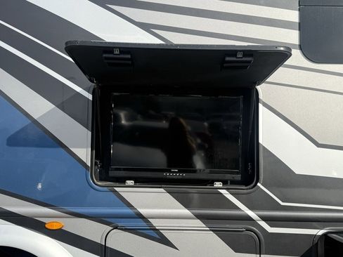 Used 2021 Ford F550 4x4 Regular Cab Super Duty w/ XLT Value Package image 36