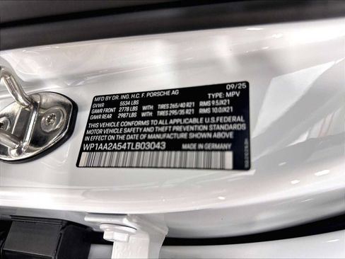 Used 2026 Porsche Macan AWD/4WD image 34