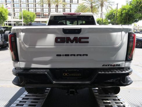 Used 2025 GMC Sierra 2500 AT4X AWD/4WD image 8