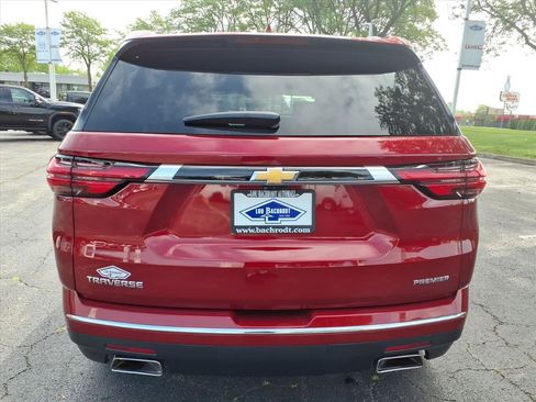Used 2023 Chevrolet Traverse Premier FWD image 6