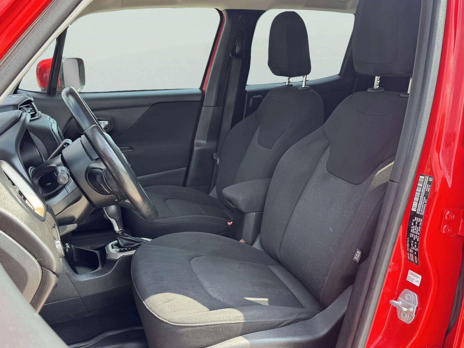 Used 2015 Jeep Renegade Latitude w/ Popular Equipment Group FWD image 19