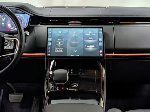 Used 2025 Land Rover Range Rover Sport SE AWD/4WD image 25