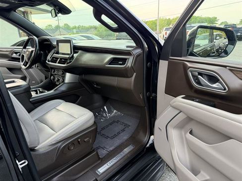 Used 2022 Chevrolet Suburban LT w/ LT Signature Package AWD/4WD image 10