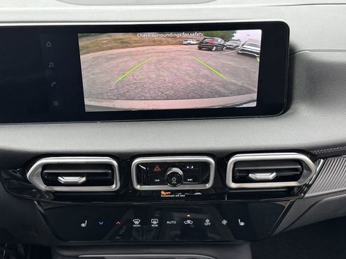 New 2026 Nissan Sentra SV w/ SV Convenience Package FWD image 11