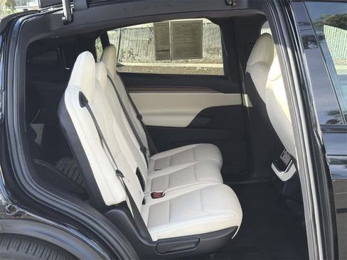 Used 2022 Tesla Model X image 29