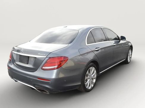 Used 2017 Mercedes-Benz E 300 4MATIC image 6