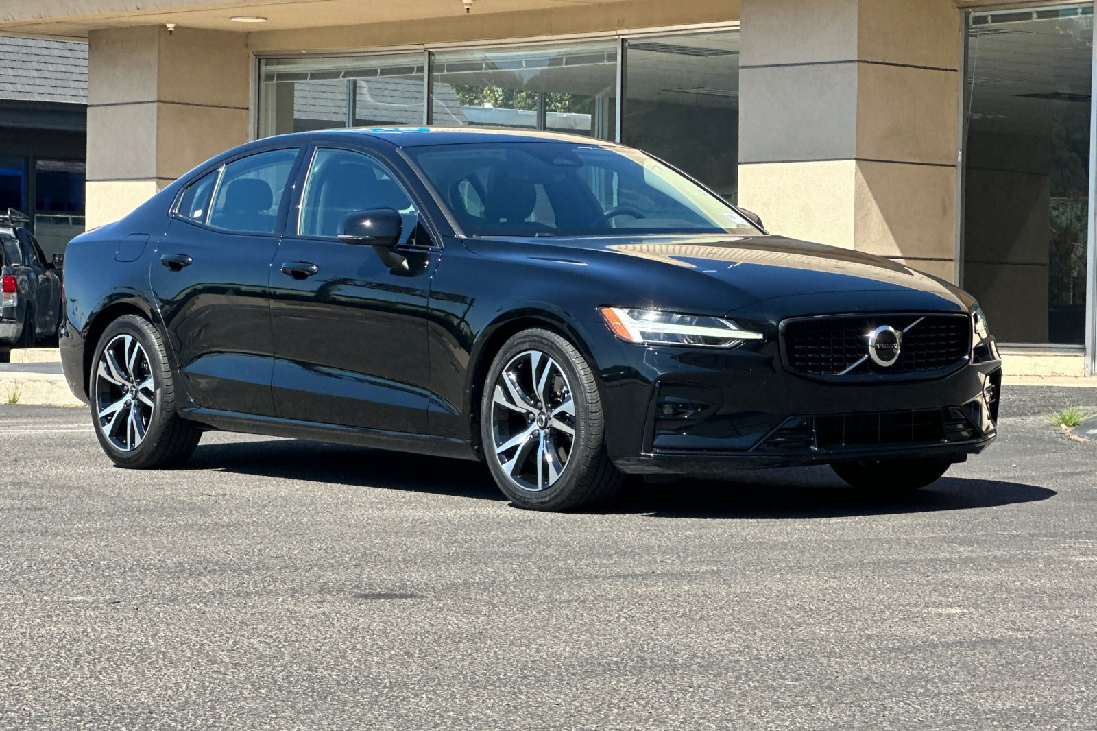 Certified 2023 Volvo S60 B5 Core AWD/4WD image 10