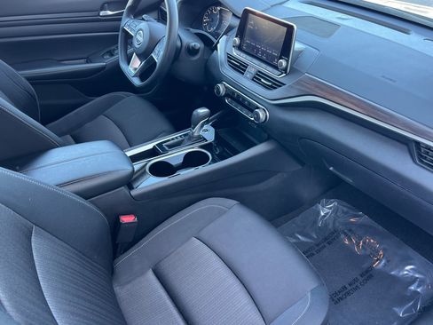 Used 2024 Nissan Altima 2.5 SV image 16