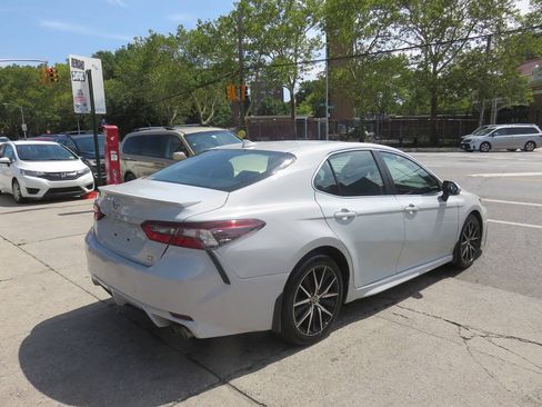 Used 2023 Toyota Camry SE w/ Cold Weather Package AWD/4WD image 4