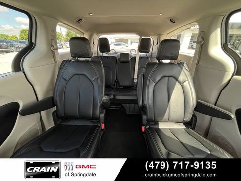 Used 2024 Chrysler Pacifica Touring-L FWD image 30