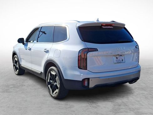 Used 2023 Kia Telluride EX w/ EX Captain's Chair Package image 3