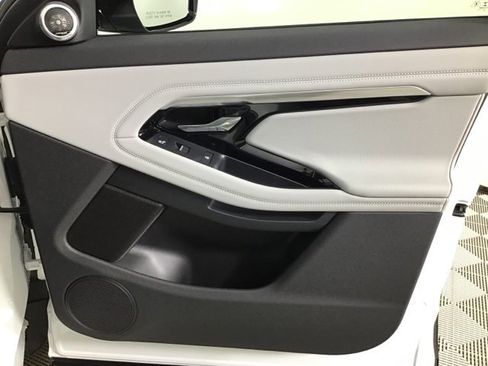 Used 2022 Land Rover Range Rover Evoque SE image 23