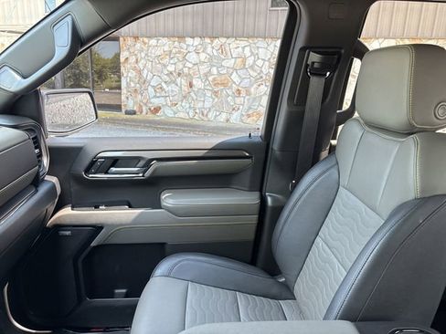 Used 2023 Chevrolet Silverado 1500 ZR2 image 30