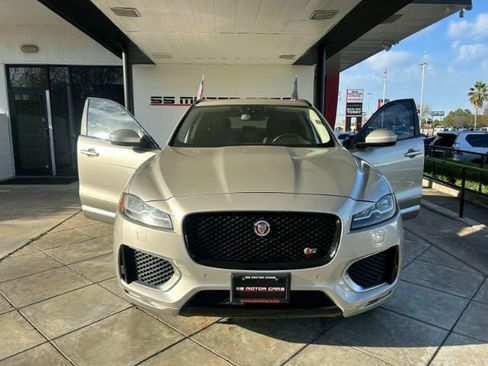 Used 2017 Jaguar F-PACE S image 6