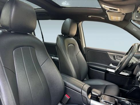 Used 2021 Mercedes-Benz GLB 250 4MATIC image 30