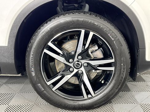 Used 2025 Volvo XC40 B5 Core image 31